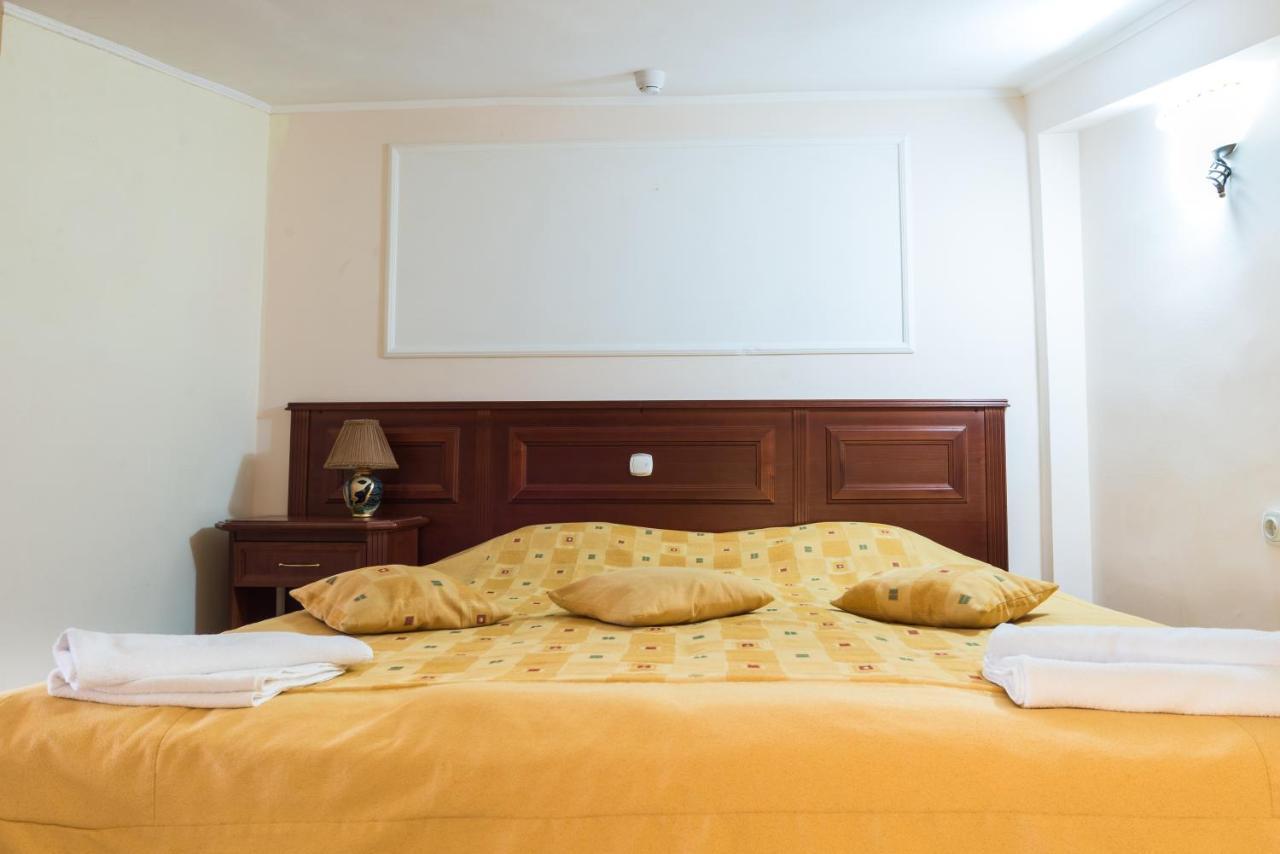 Elina Hotel بامبوروفو المظهر الخارجي الصورة