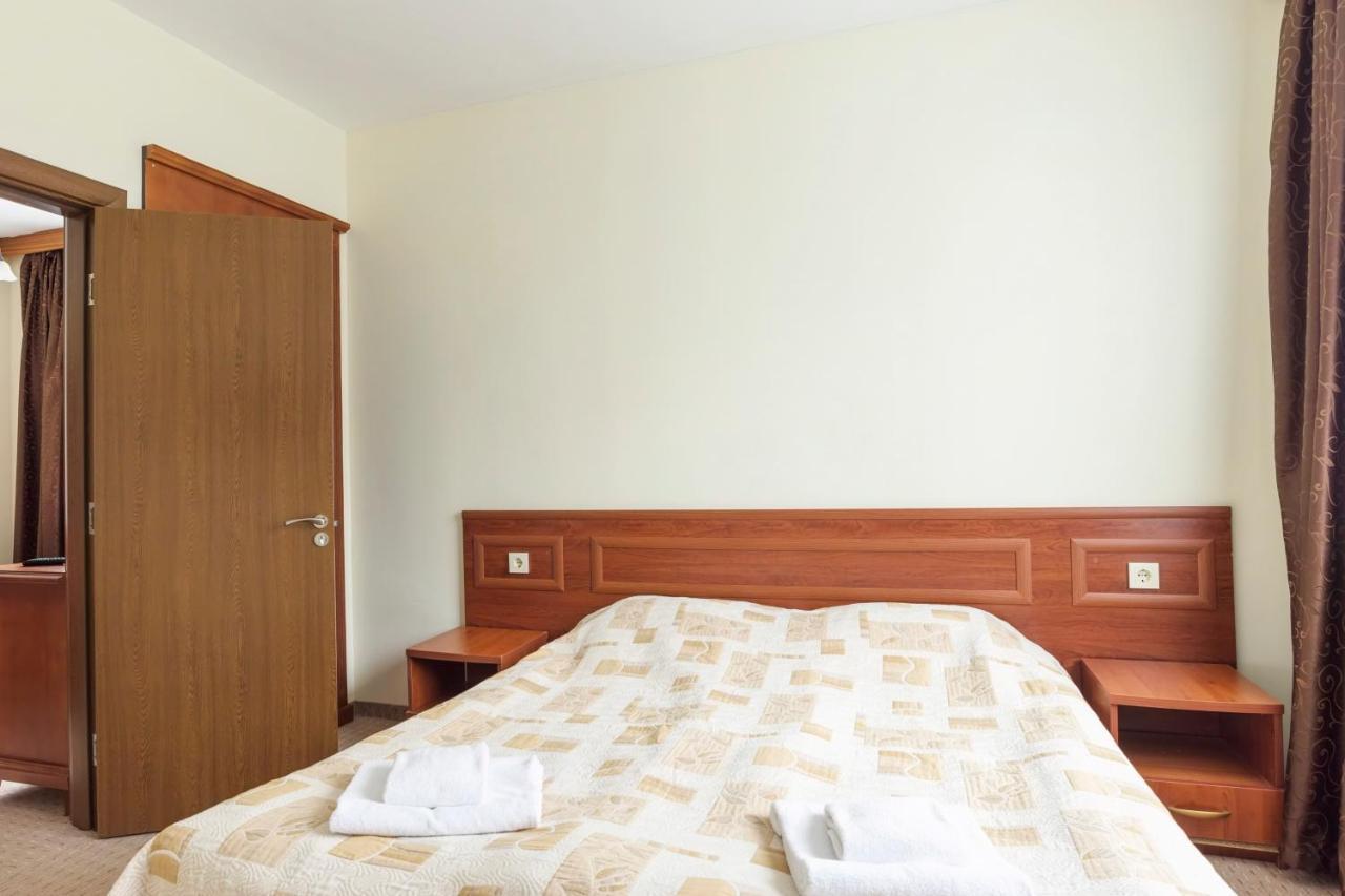 Elina Hotel بامبوروفو المظهر الخارجي الصورة
