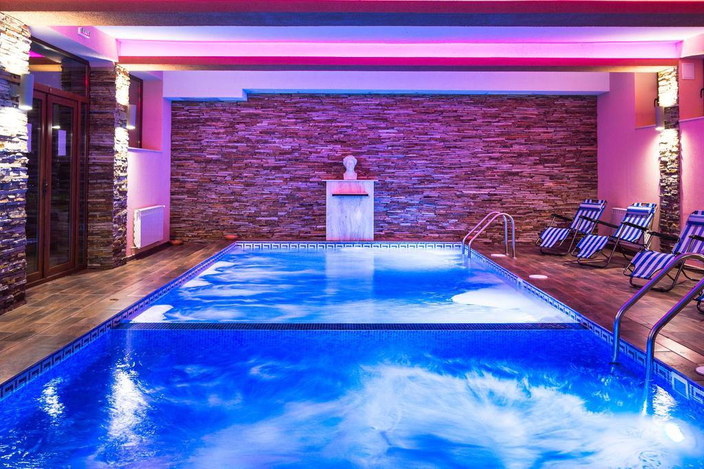 Elina Hotel بامبوروفو المظهر الخارجي الصورة