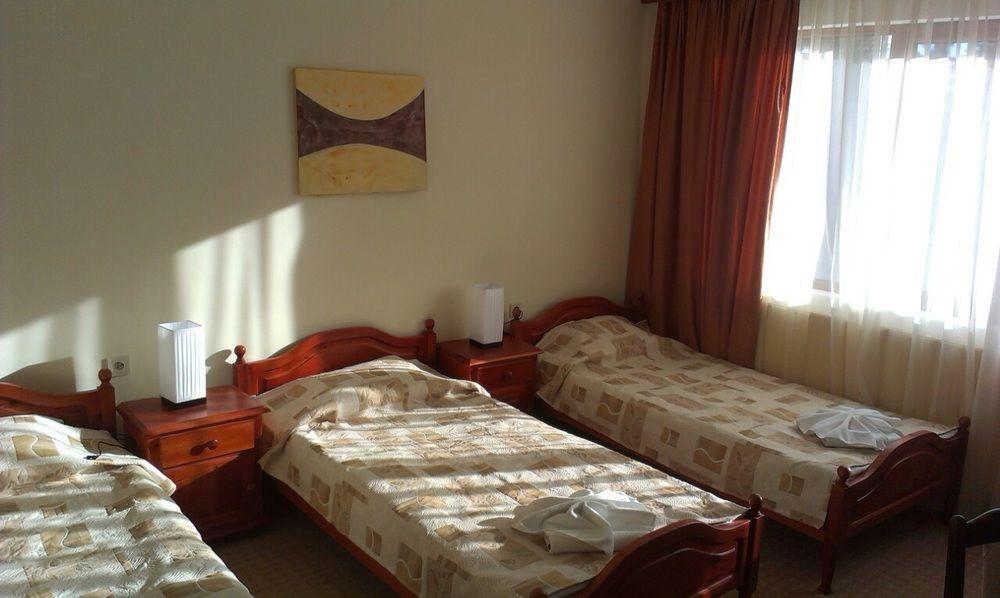 Elina Hotel بامبوروفو المظهر الخارجي الصورة