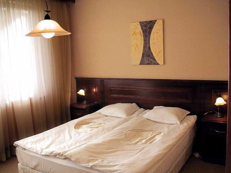 Elina Hotel بامبوروفو المظهر الخارجي الصورة